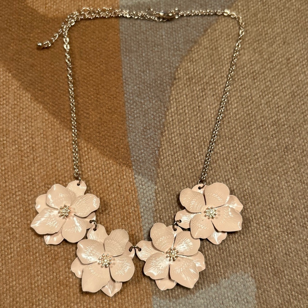 Accent accessories flower boho statement necklace